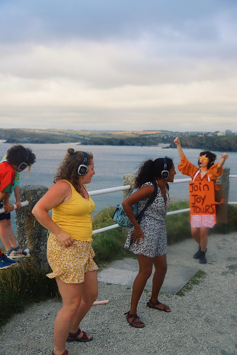Dancing walking tour of Newquay's beaches